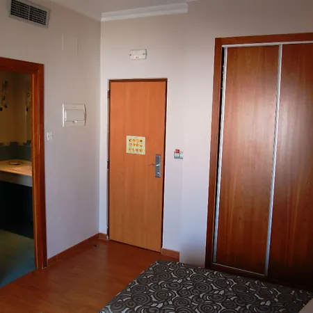 Hotel Almoradi מלון 3*
